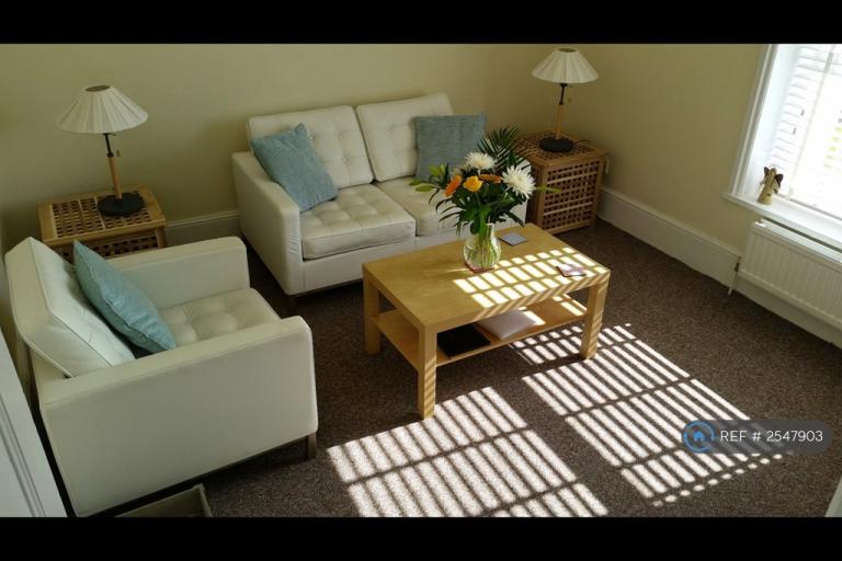 Flat Spencer Road in Ryde