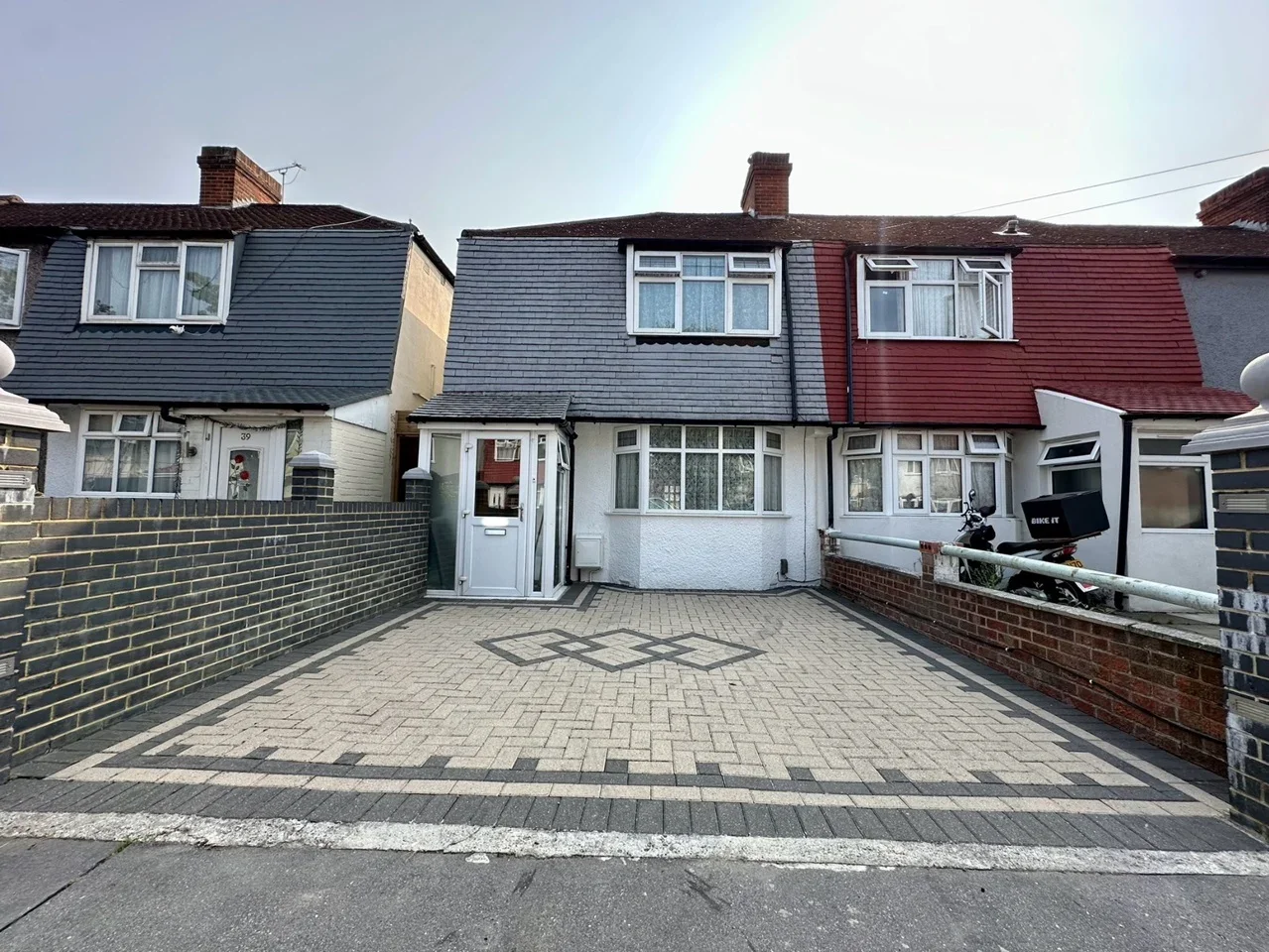 House Ringwood Avenue in Greater London