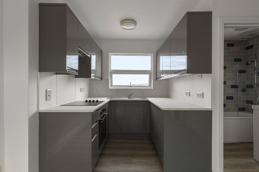 Flat Norwood Road in Greater London