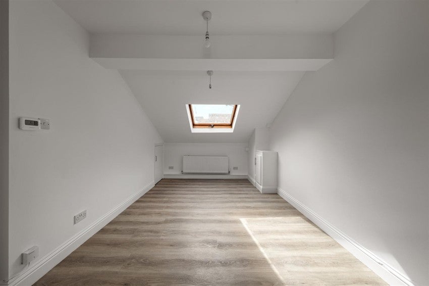 Flat Norwood Road in Greater London
