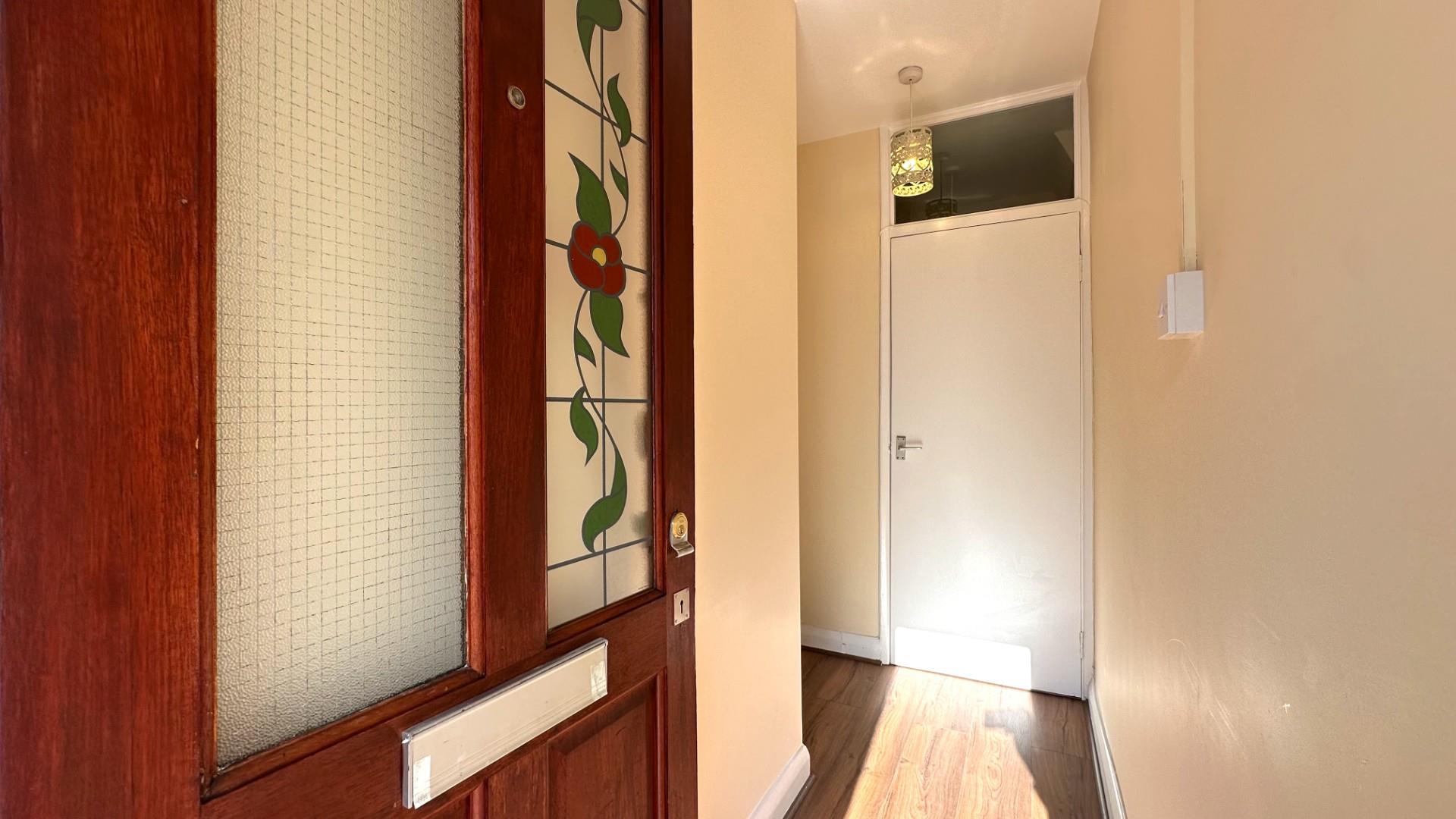 Flat Cromwell Court in Greater London