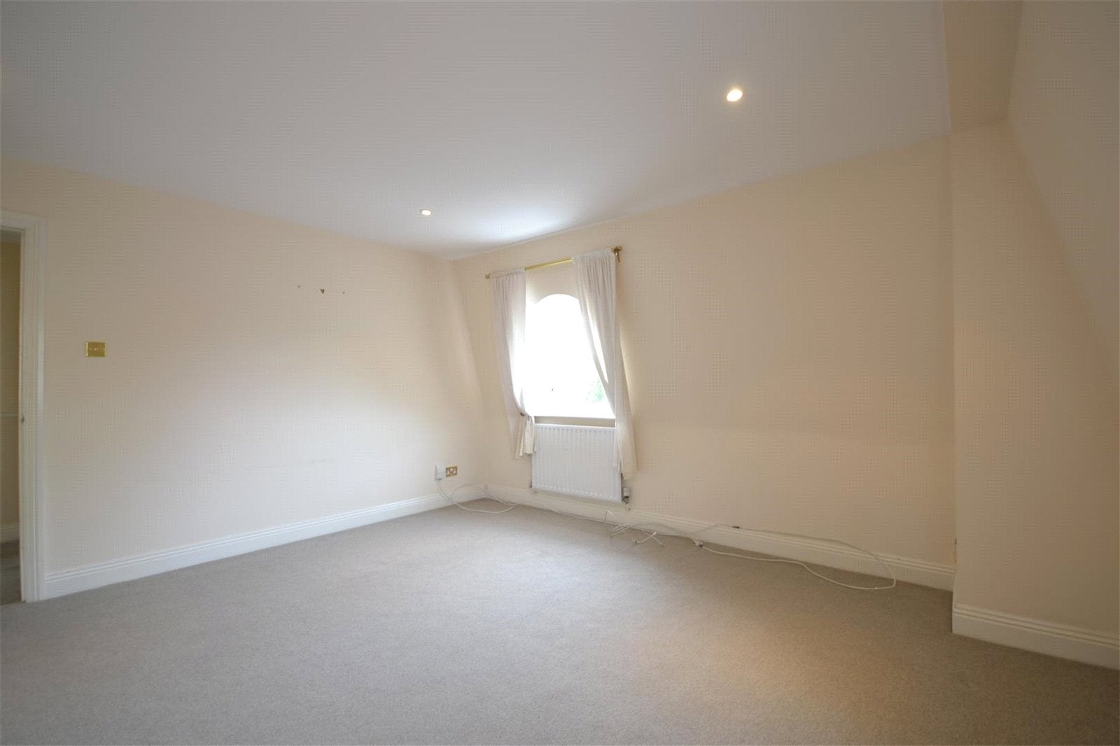 Flat Chalk Lane in Epsom and Ewell