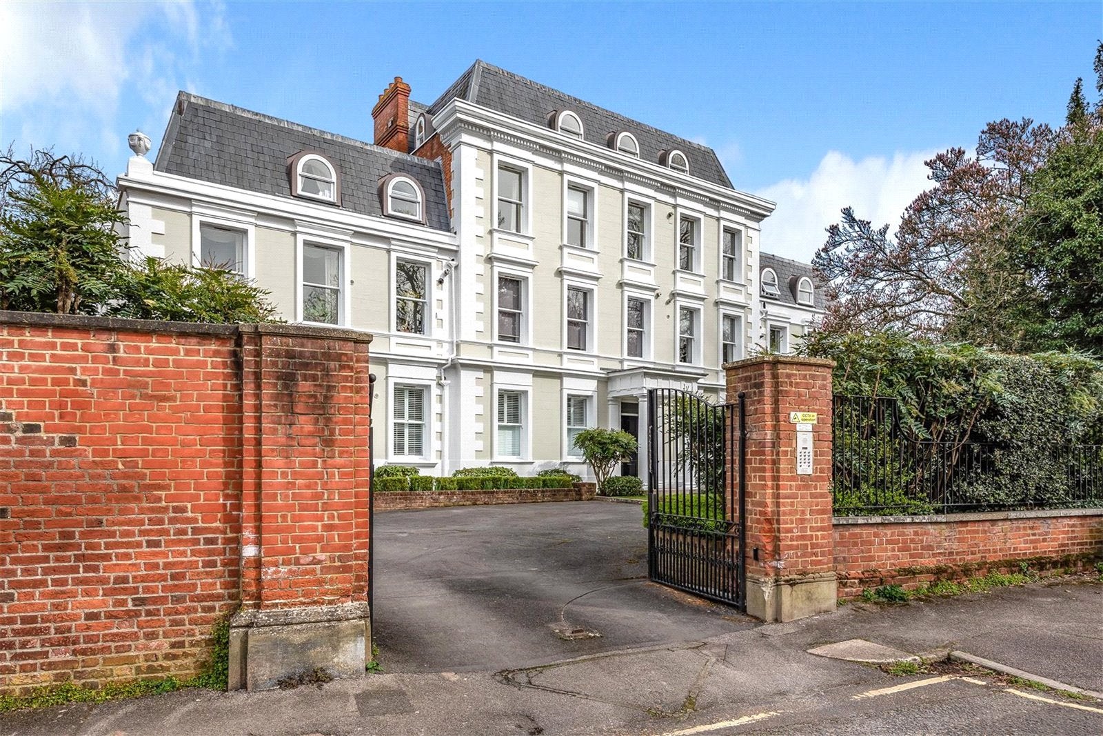 Flat Chalk Lane in Epsom and Ewell