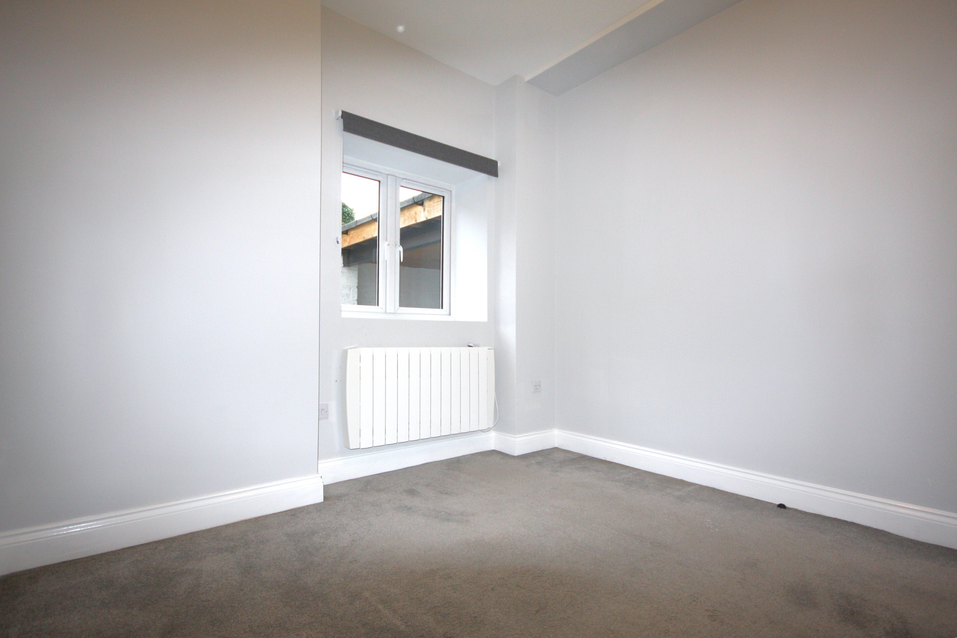Flat Commercial Road in South Kesteven