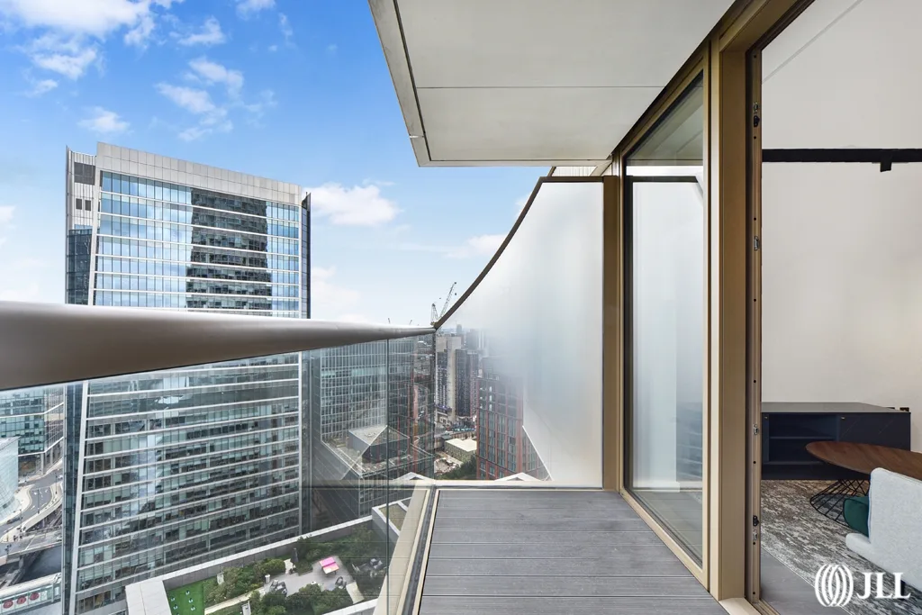 Flat Harbord Square in Greater London