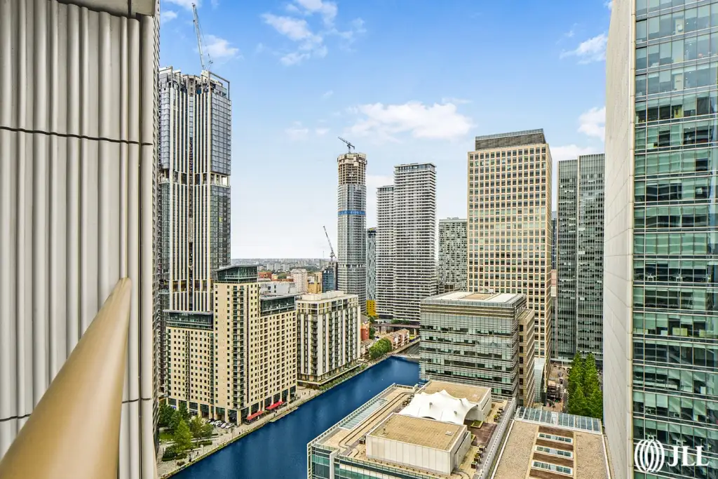 Flat Harbord Square in Greater London