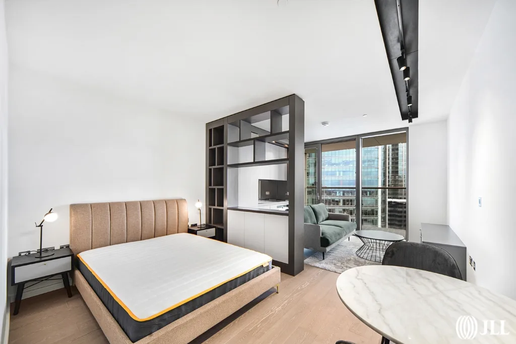 Flat Harbord Square in Greater London