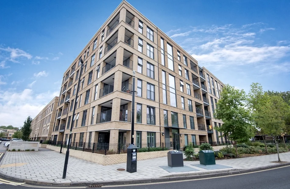 Flat Mostyn Road in Greater London