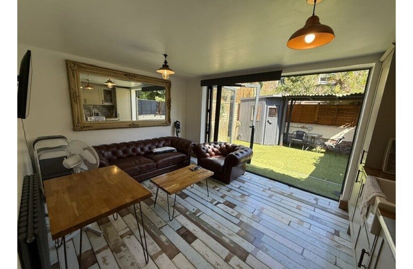 Flat Blackstock Road in Greater London