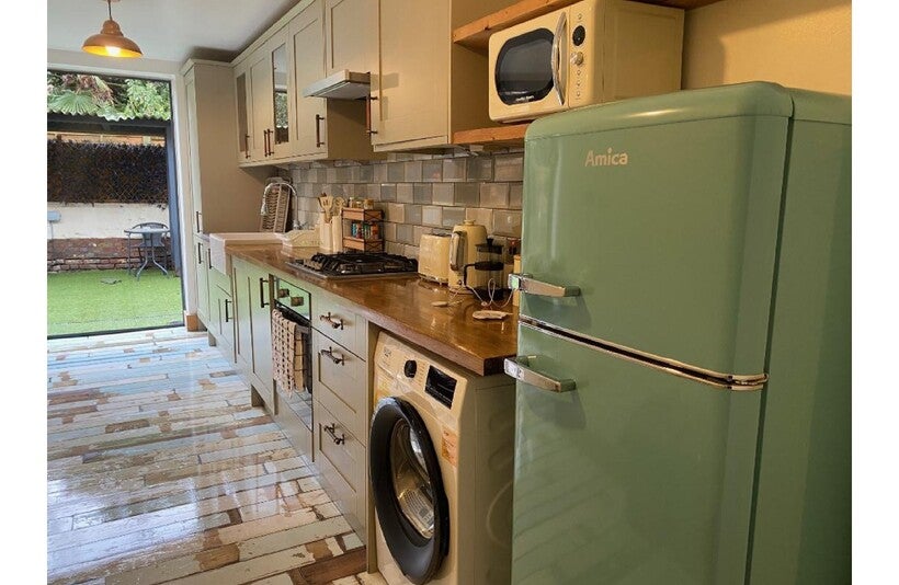 Flat Blackstock Road in Greater London