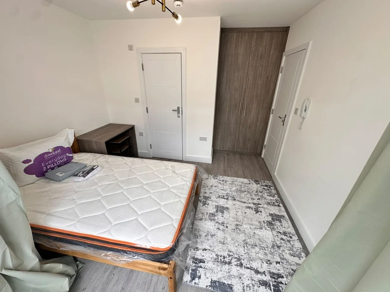 Room Meyrick Road in Greater London