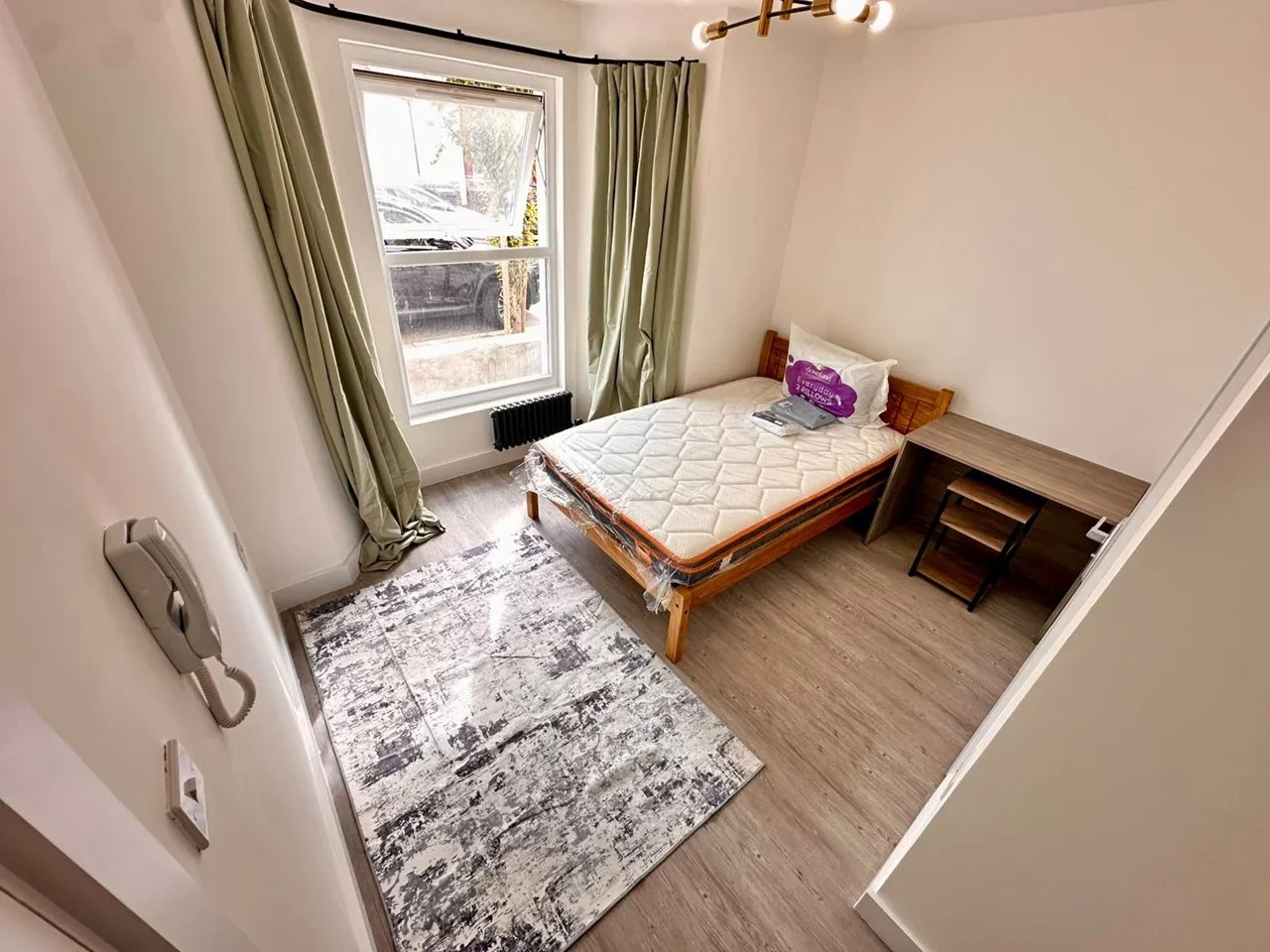 Room Meyrick Road in Greater London