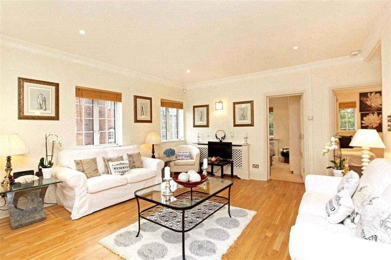 Flat The Mount in Greater London