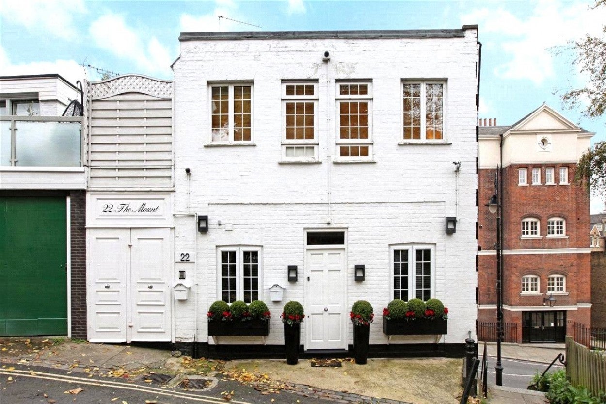 Flat The Mount in Greater London