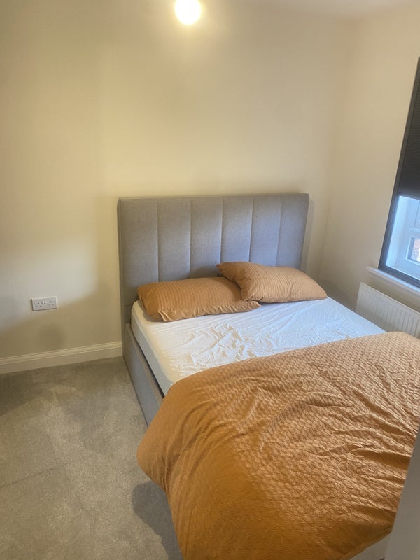 Room Hutchinson Road in Yate