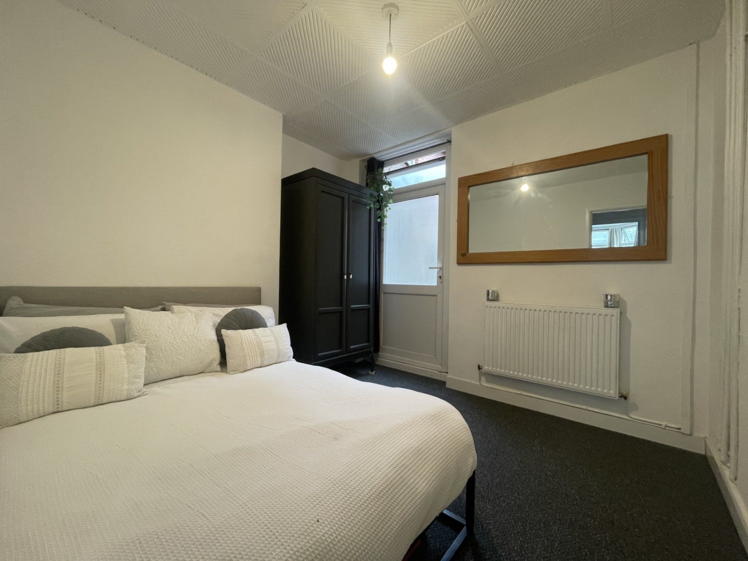 Flat Howard Terrace in Cardiff