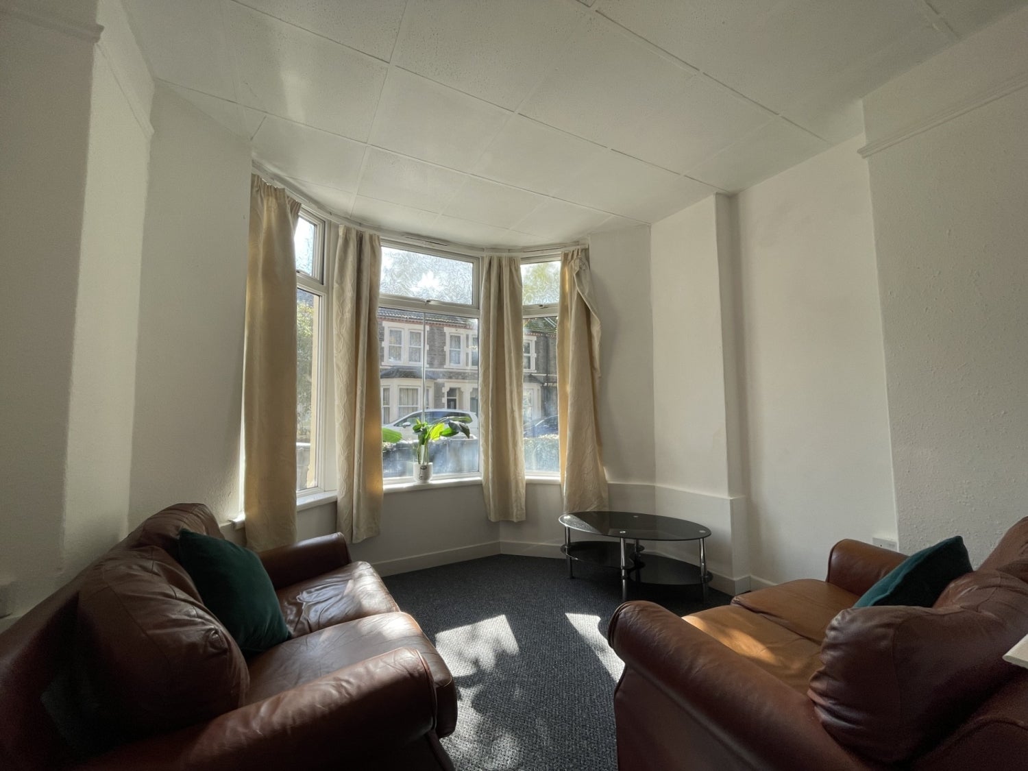Flat Howard Terrace in Cardiff