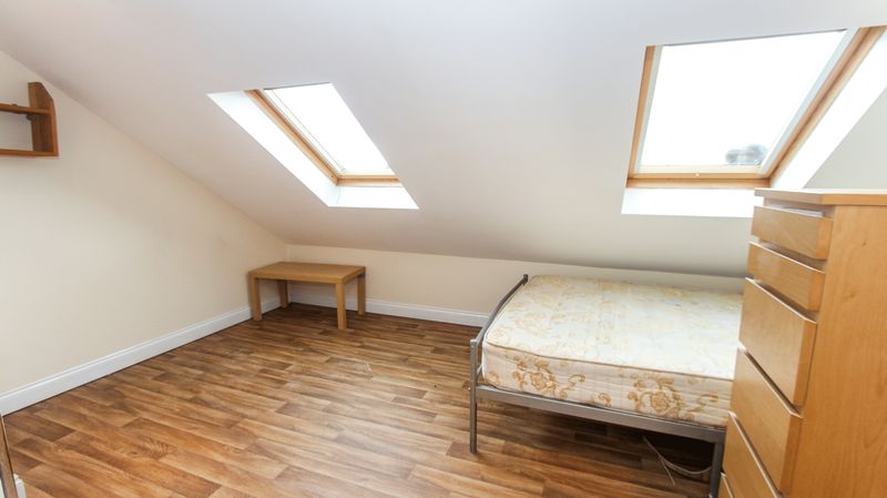 Flat Cranbrook Park in Greater London