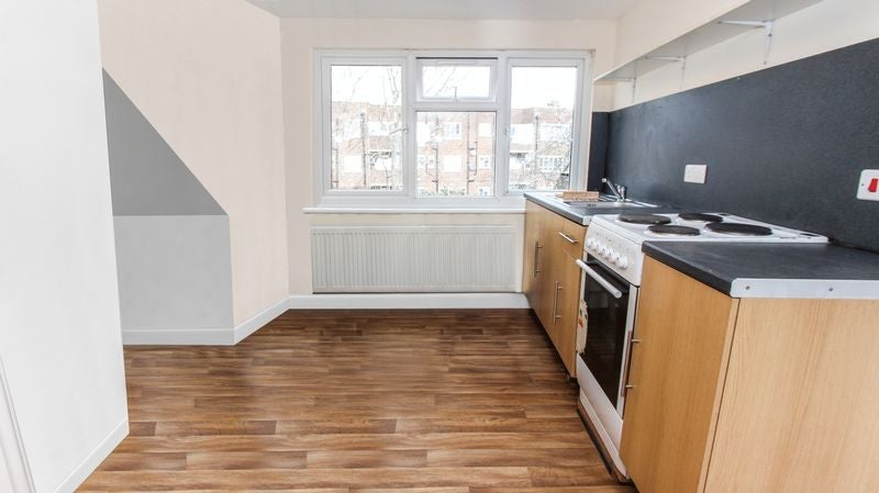 Flat Cranbrook Park in Greater London