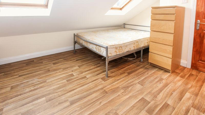 Flat Cranbrook Park in Greater London
