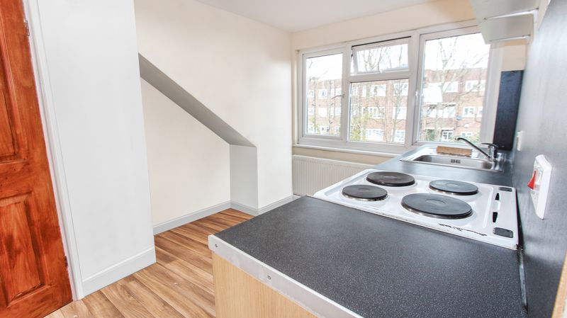 Flat Cranbrook Park in Greater London