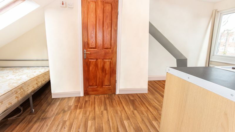 Flat Cranbrook Park in Greater London