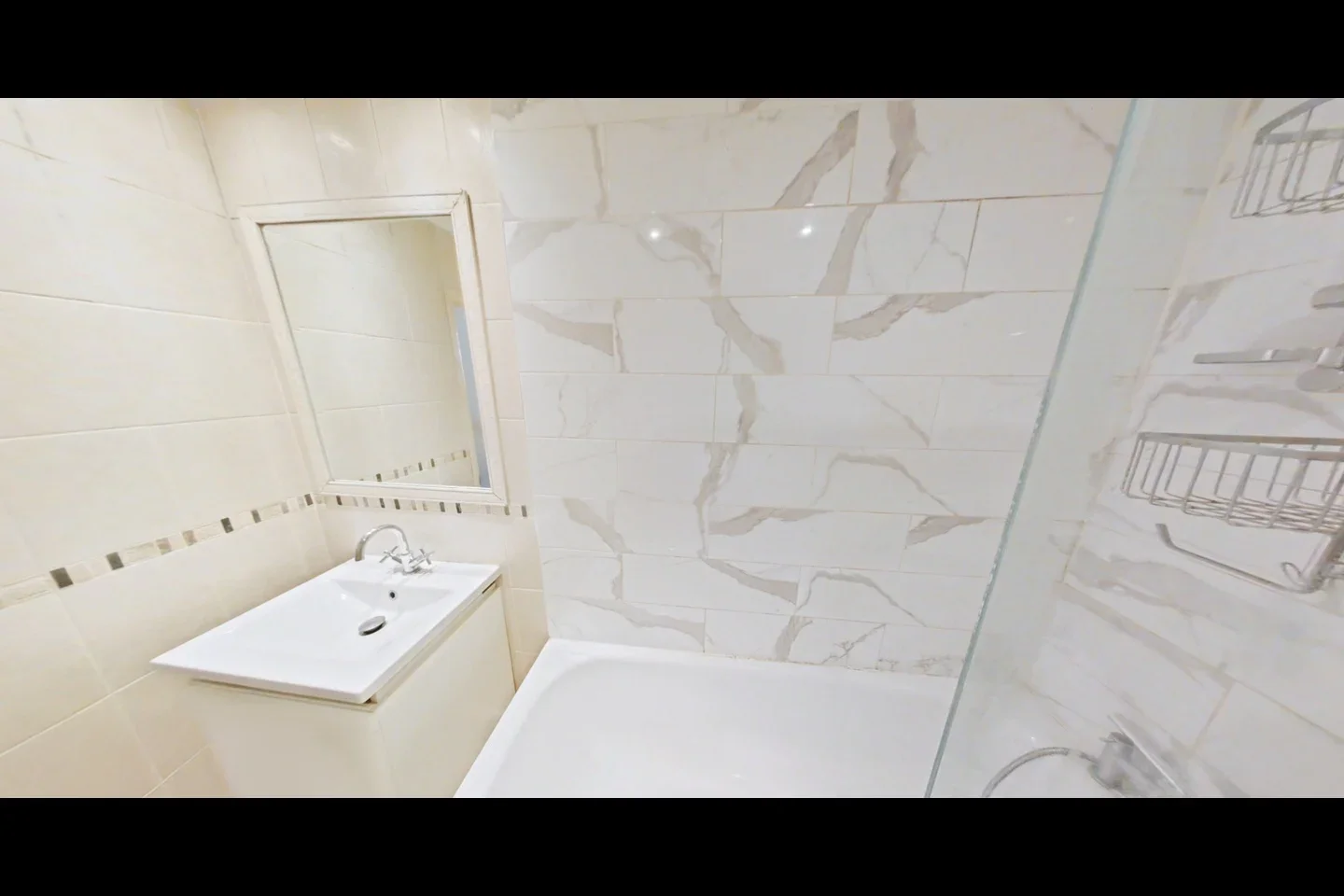 Room Stockwell Road in Greater London