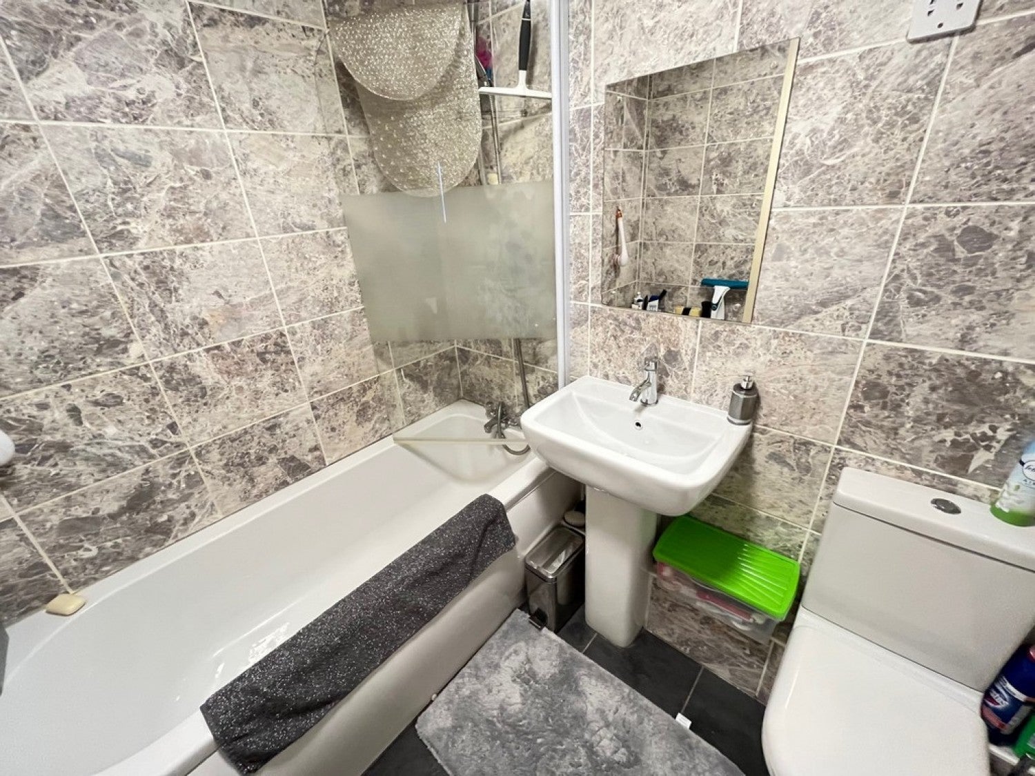 Flat Ladbroke Grove in Reigate and Banstead