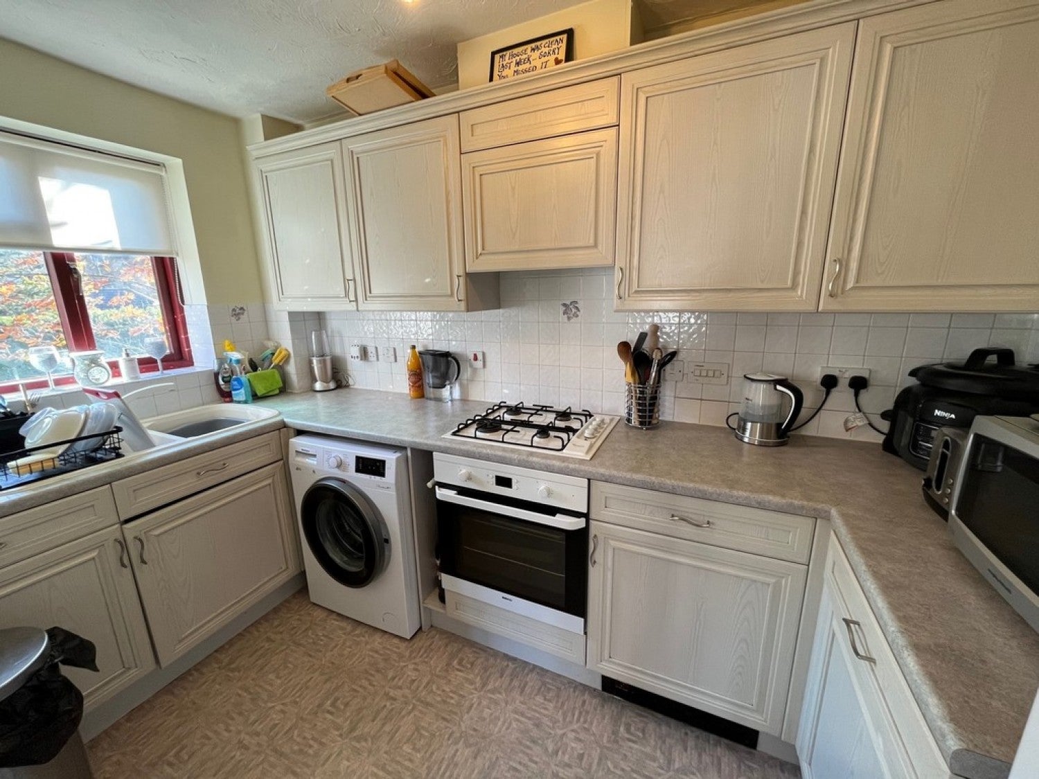 Flat Ladbroke Grove in Reigate and Banstead