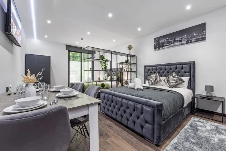 Flat Woodstock Road in Greater London