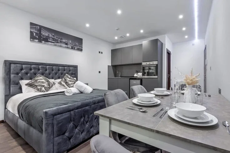 Flat Woodstock Road in Greater London