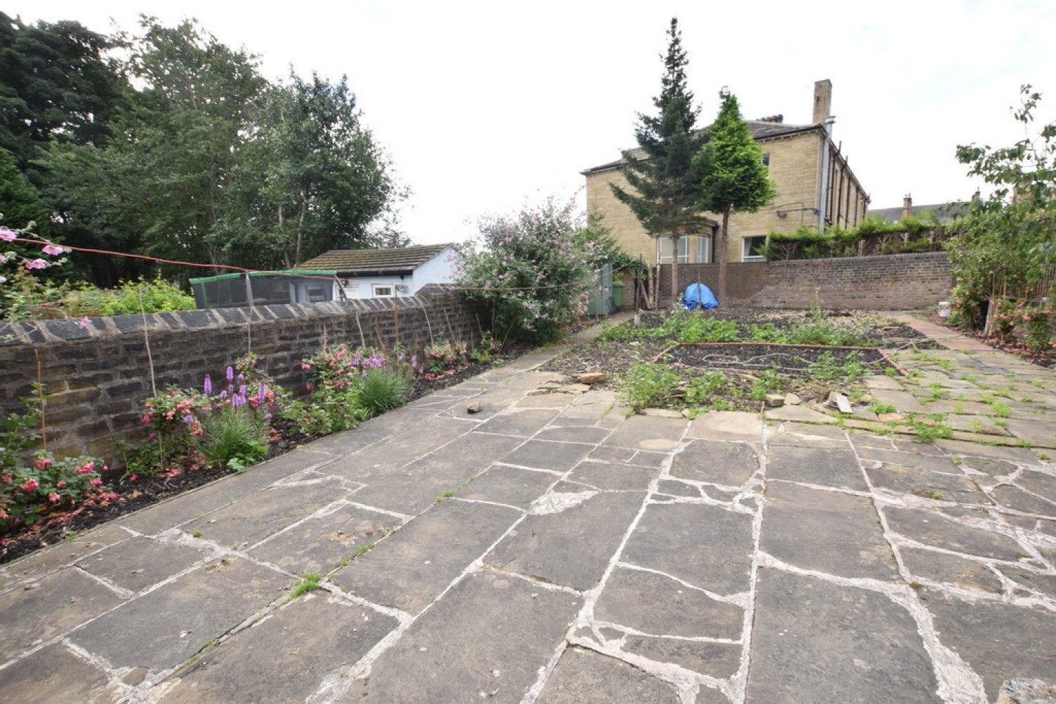 Flat Mountjoy Road in Kirklees
