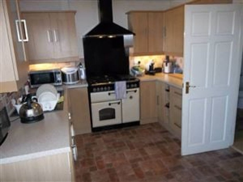 House Dovedale Close in Greater London