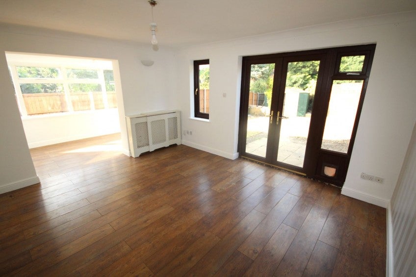House Dovedale Close in Greater London