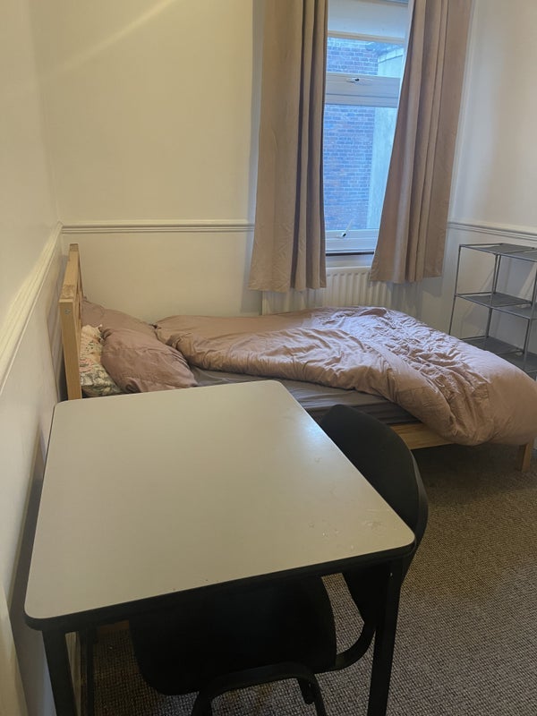 Room Enderley Street in Newcastle-under-Lyme