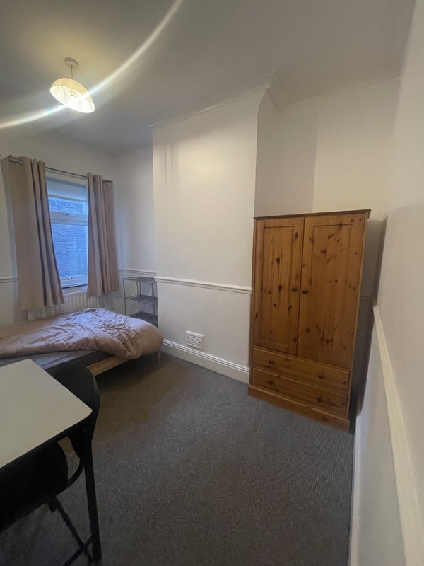 Room Enderley Street in Newcastle-under-Lyme