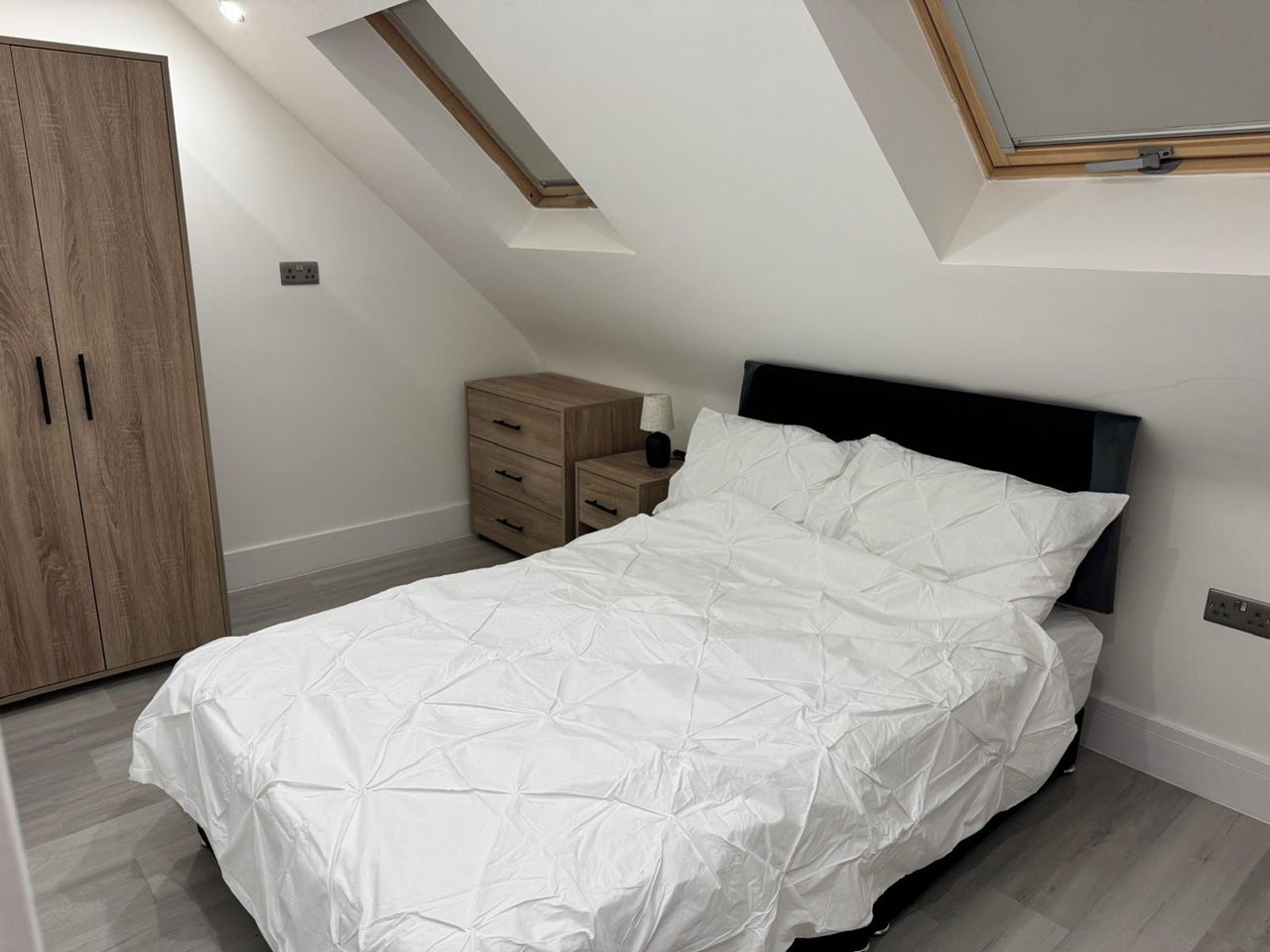 Room Mile Stone Road in Dartford