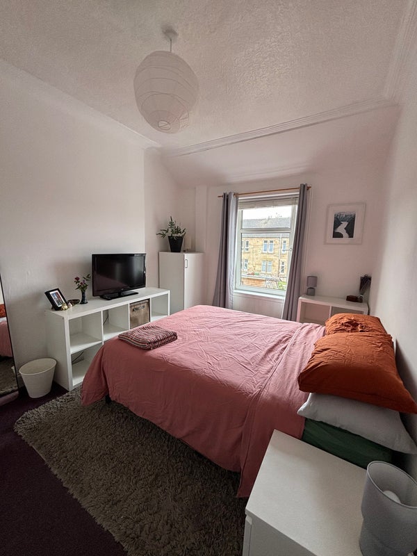 Room St Kenneth Drive in Glasgow