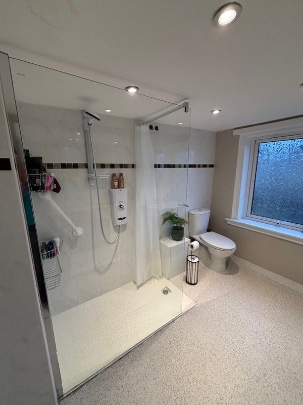 Room St Kenneth Drive in Glasgow