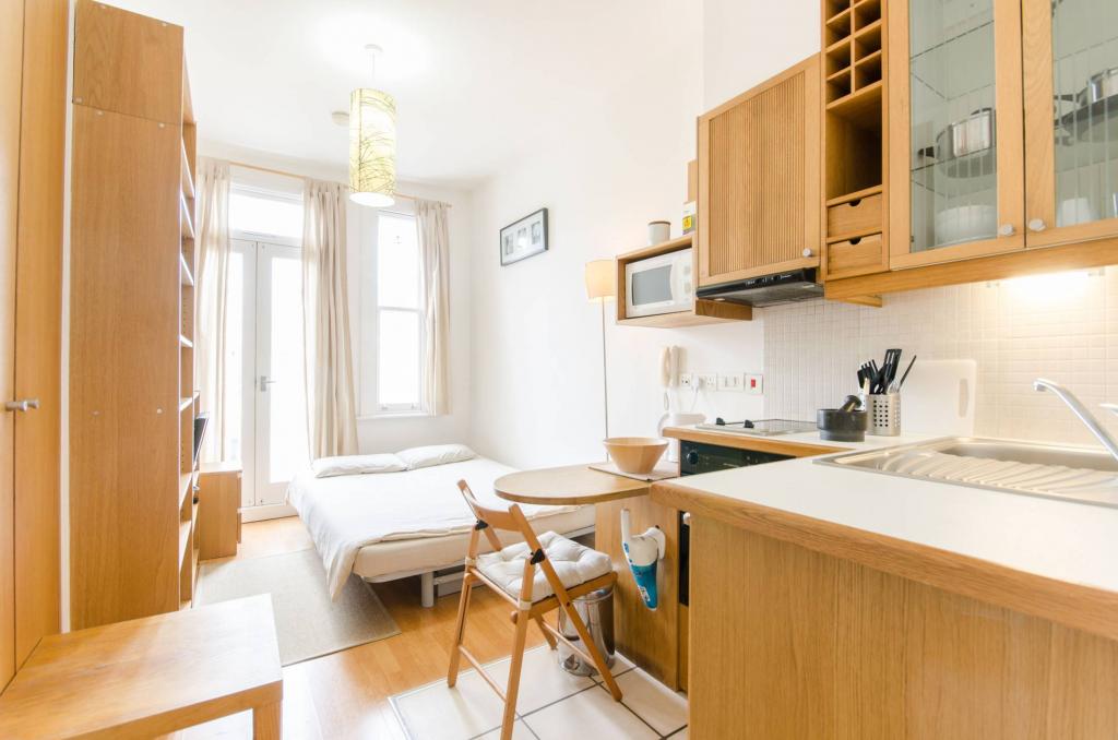 Flat Fairholme Road in Greater London