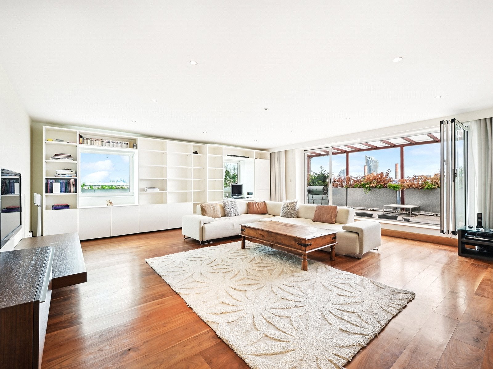 Flat Slingsby Place in City of Westminster