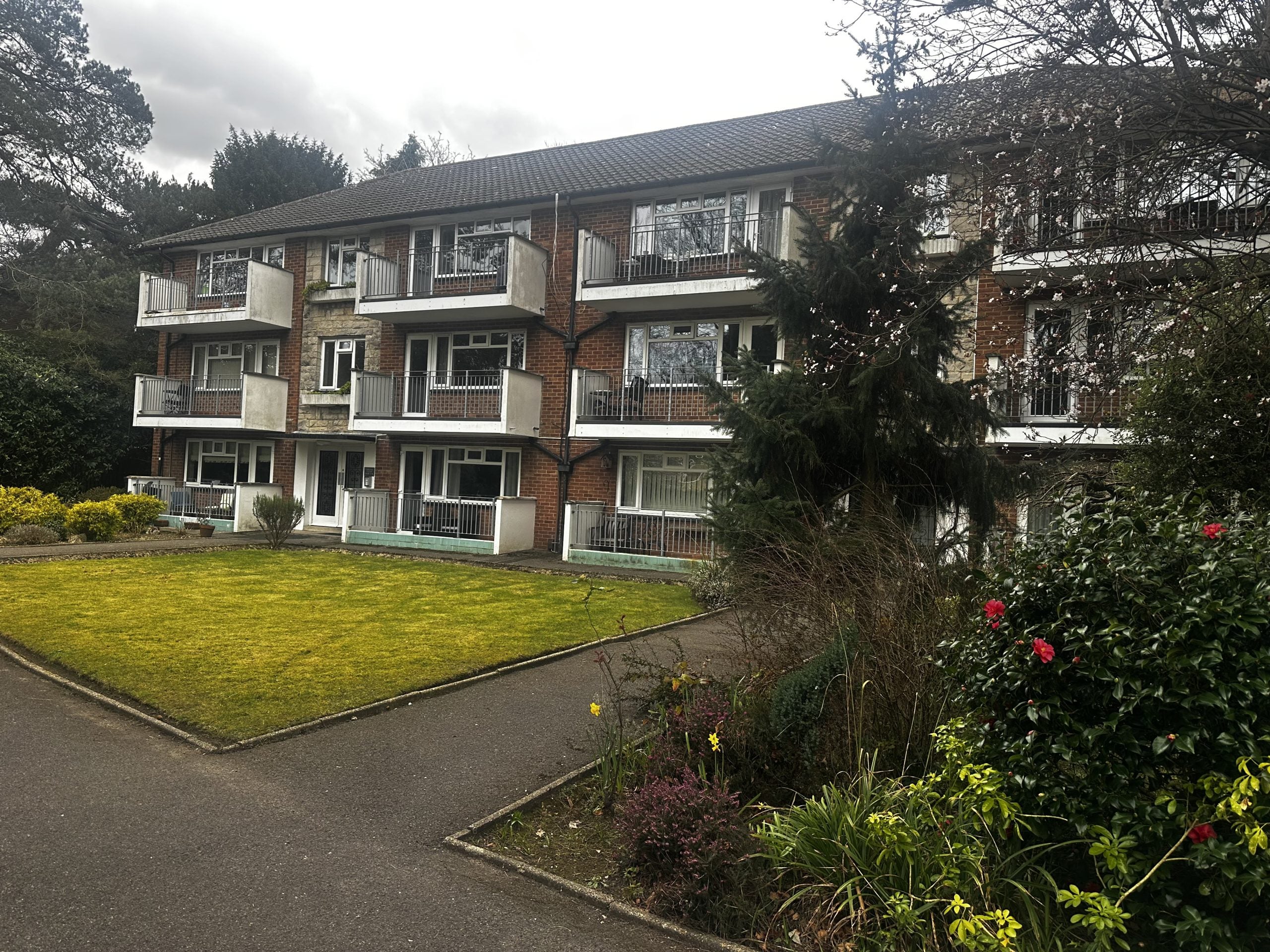 Flat Portarlington Road in Bournemouth