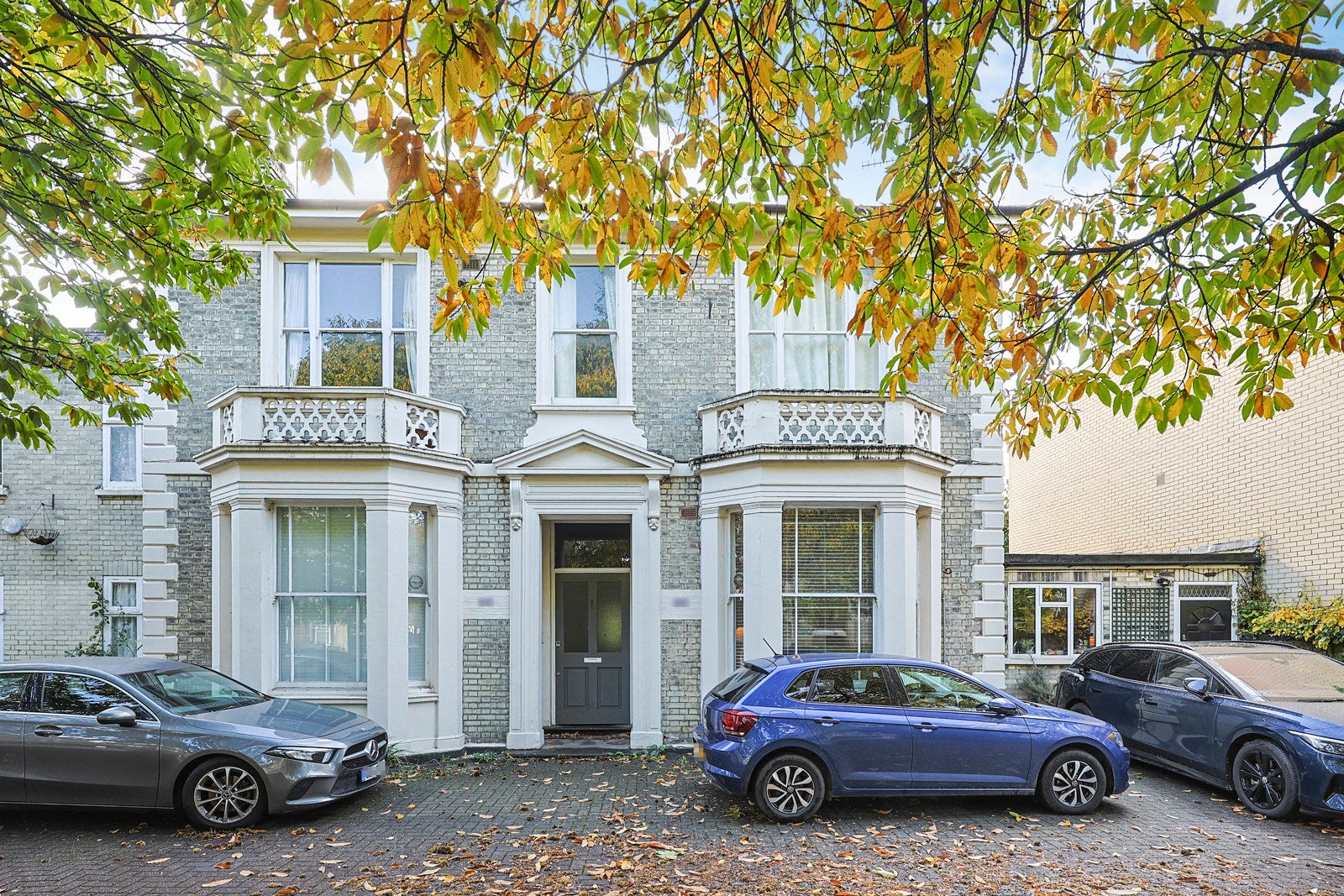 Flat Upper Richmond Road in Greater London