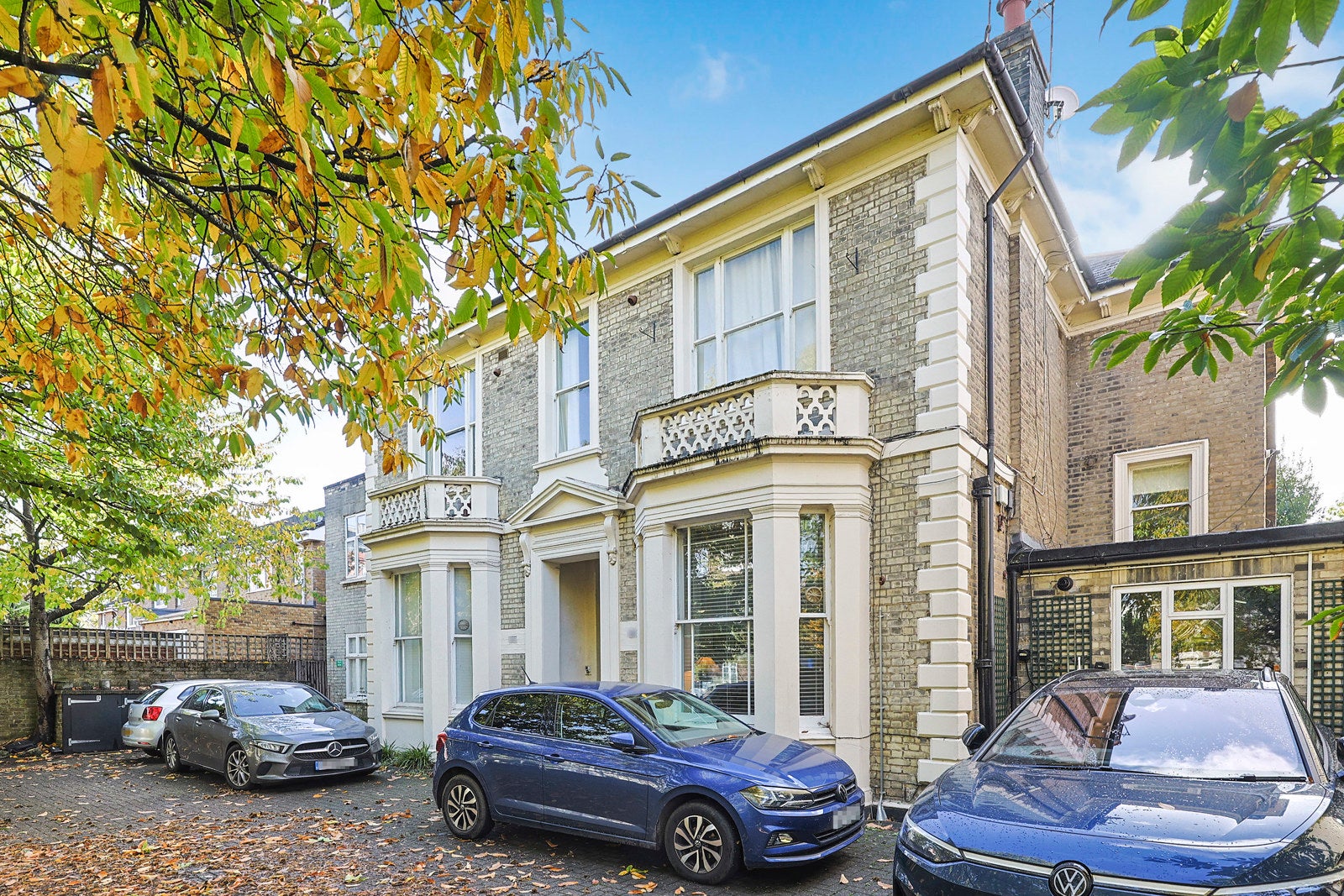 Flat Upper Richmond Road in Greater London
