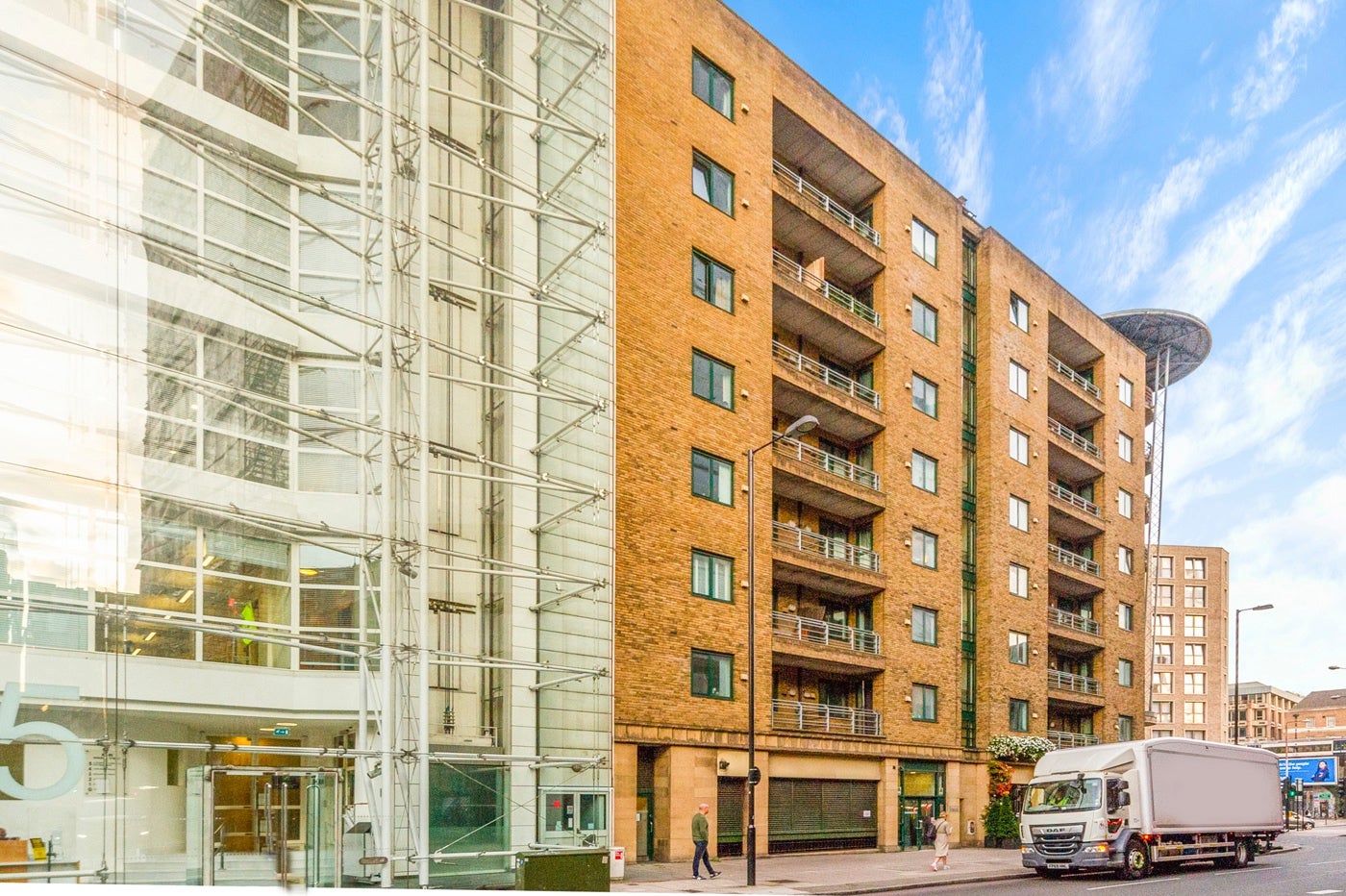 Flat Mansell Street in Greater London