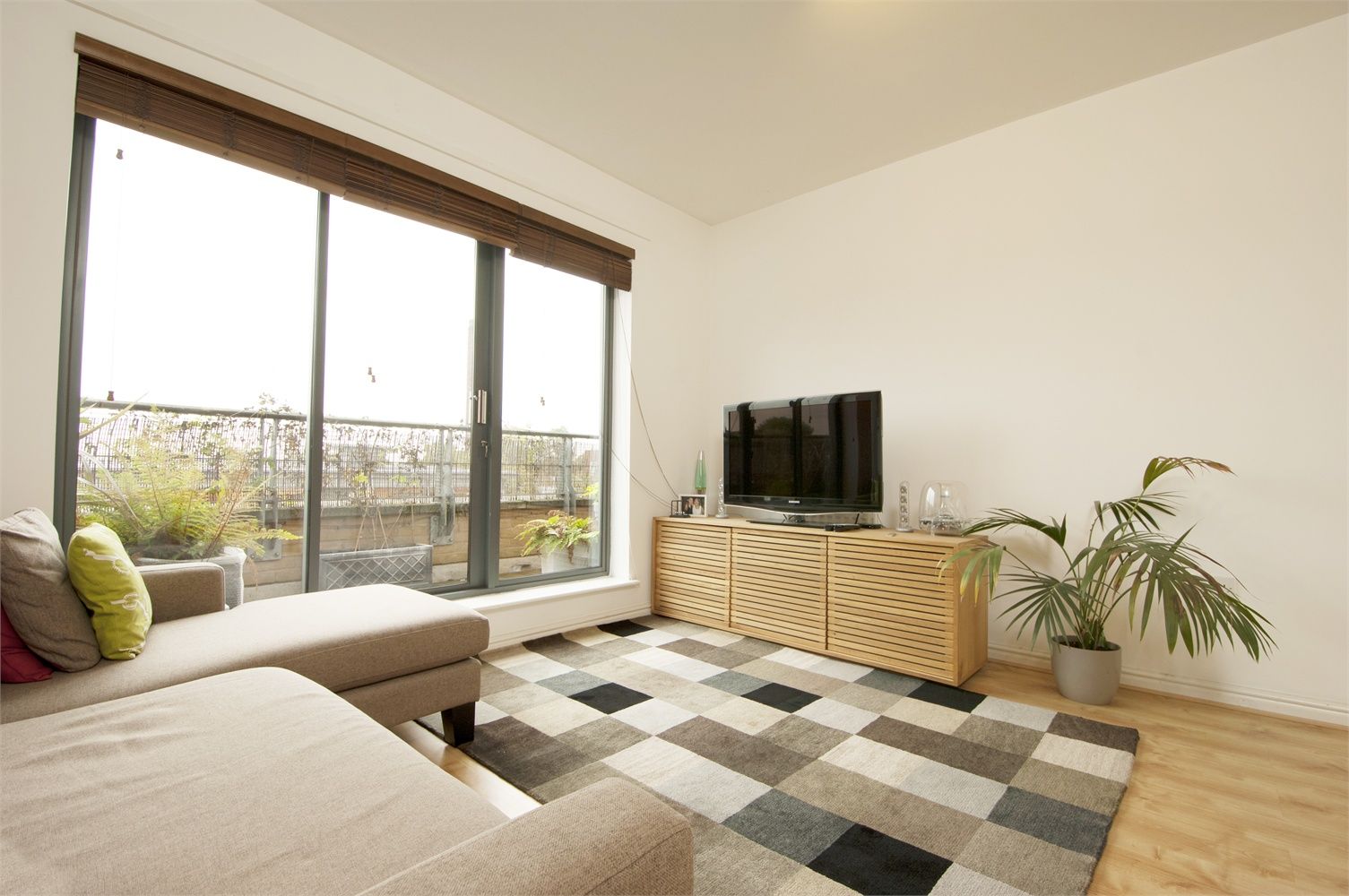 Flat Invermead Close in Greater London
