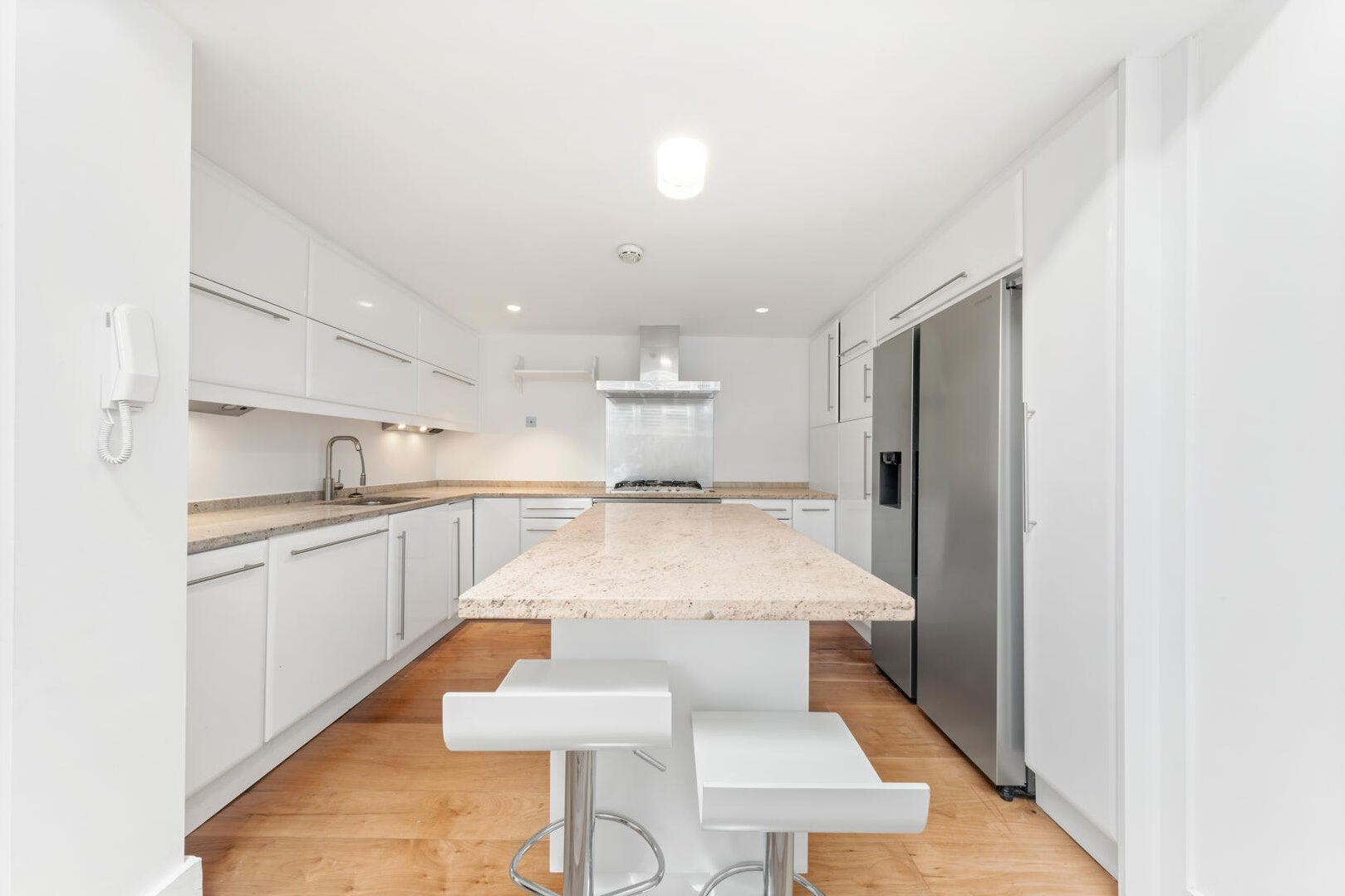 Flat Radnor Walk in Greater London