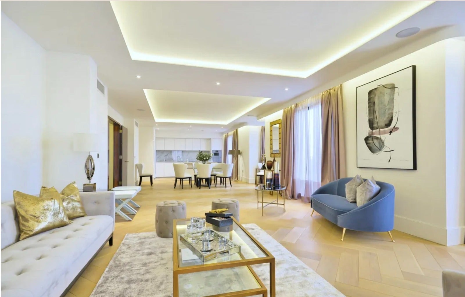Flat Holgate Road in Greater London