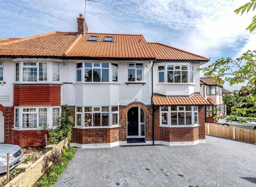 House Groveland Way in Greater London