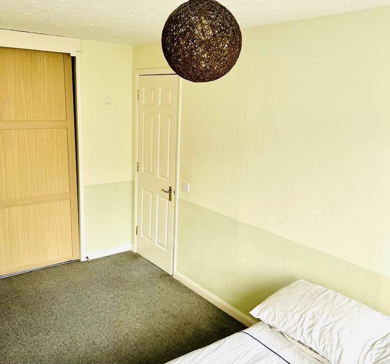 Room Dolphin Close in Greater London
